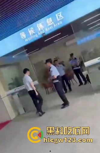广东东源行政服务中心领导【刘伟途】与女下属车震 被丈夫当场抓奸 视频曝光连衣服都还没来得及穿！  第8张