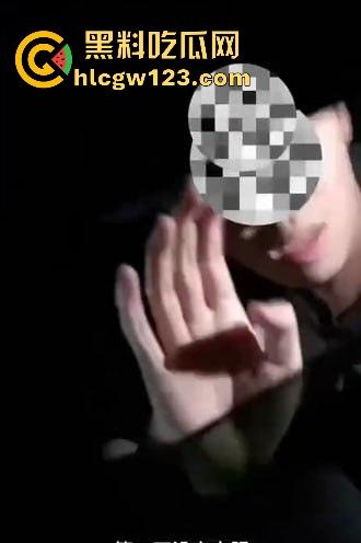 广东东源行政服务中心领导【刘伟途】与女下属车震 被丈夫当场抓奸 视频曝光连衣服都还没来得及穿！  第10张