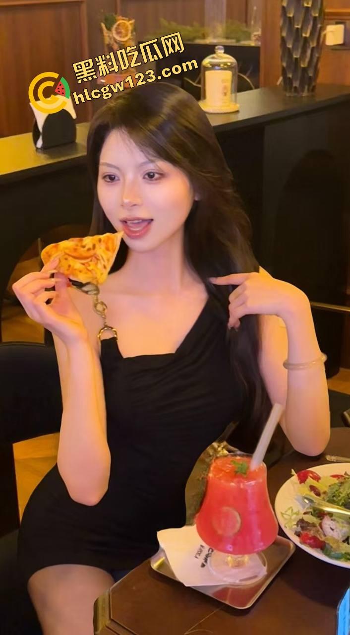 江苏希妙被男友忽悠剃成白虎，干净到连毛孔都没剩，一边突突一边拍，拍完发兄弟群炫耀我女友粉嫩剃光的！  第2张