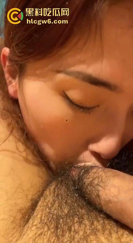 广州老凤祥骚店长【李淼】性爱视频外流，掰开粉嫩逼逼舔鸡吧吞精，全身骚到骨头里，女神装扮全是骗人的！  第7张