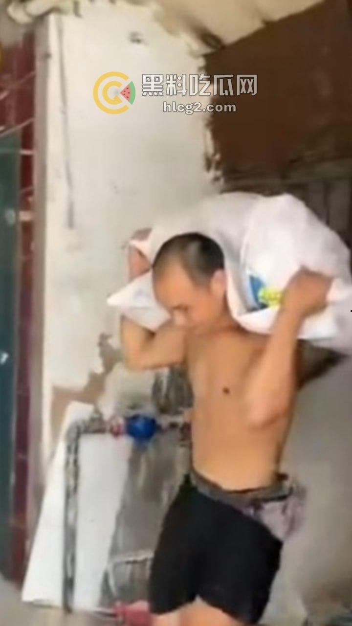 35岁小伙靠扛楼一天赚1000多，短短一年多攒下40万，赚钱秘密曝光！  第7张