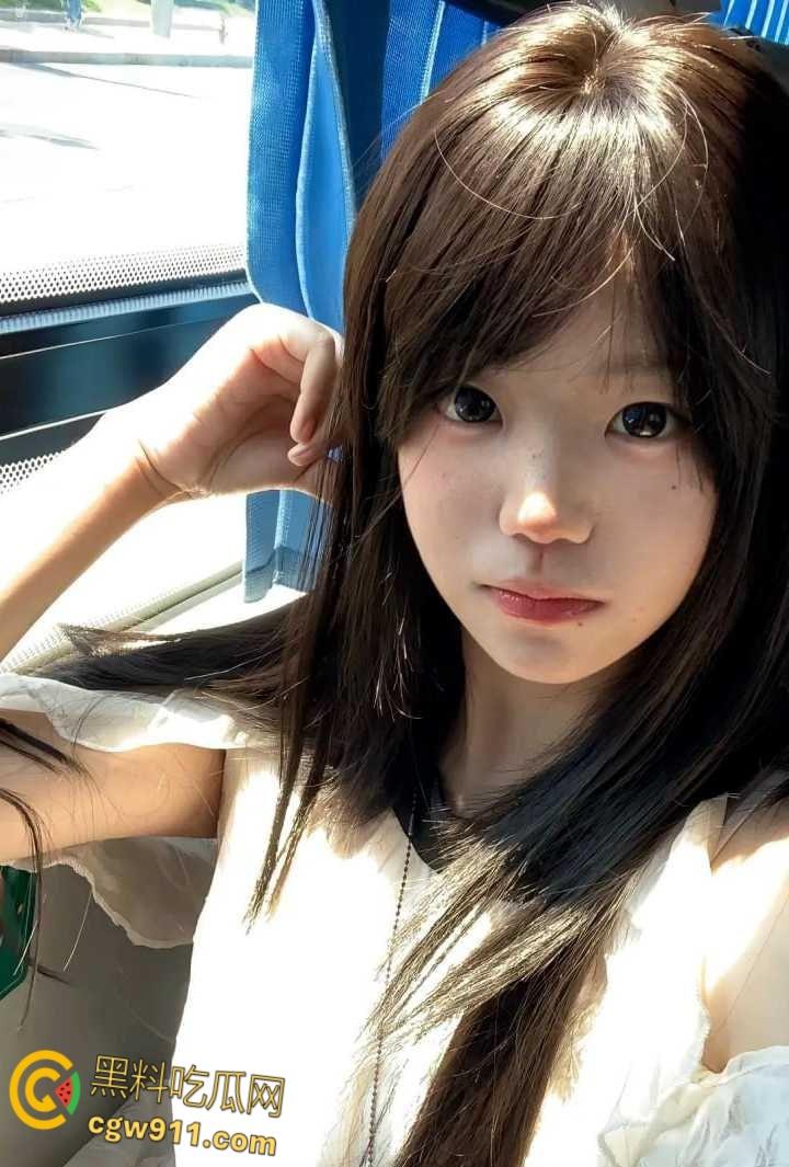 四川武侯学生妹【陆奕好】，清纯高中生与男友教室做爱，跪地口交后入被偷拍，淫荡情书自曝被无套内射！  第3张