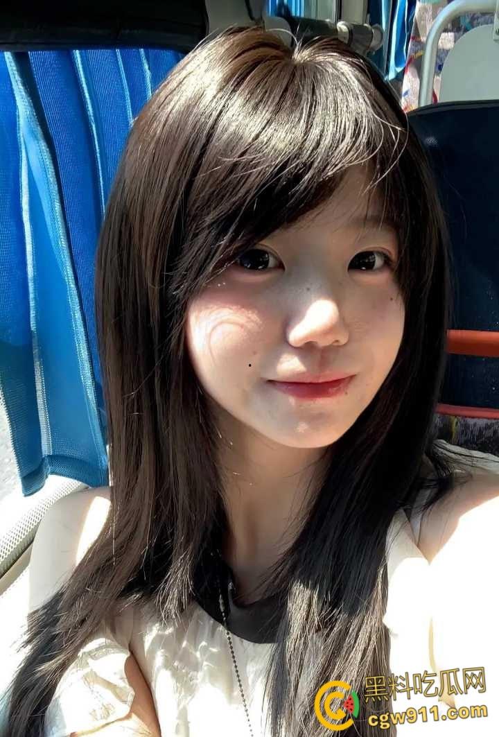 四川武侯学生妹【陆奕好】，清纯高中生与男友教室做爱，跪地口交后入被偷拍，淫荡情书自曝被无套内射！  第5张