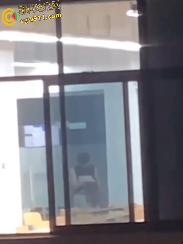 四川武侯学生妹【陆奕好】，清纯高中生与男友教室做爱，跪地口交后入被偷拍，淫荡情书自曝被无套内射！  第6张