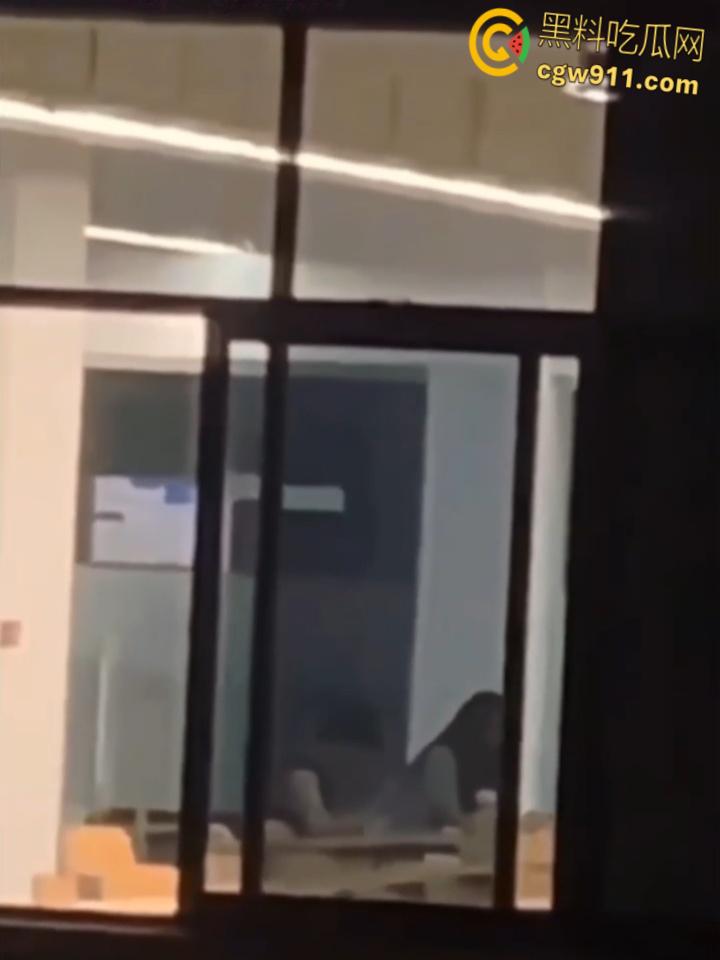 四川武侯学生妹【陆奕好】，清纯高中生与男友教室做爱，跪地口交后入被偷拍，淫荡情书自曝被无套内射！  第7张