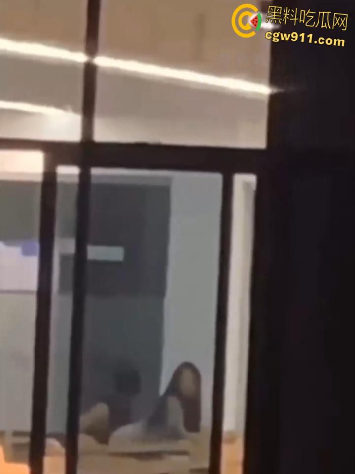 四川武侯学生妹【陆奕好】，清纯高中生与男友教室做爱，跪地口交后入被偷拍，淫荡情书自曝被无套内射！  第8张