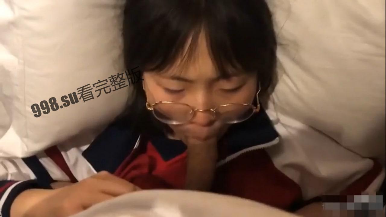 河南实验高中！眼镜学妹穿校服与男友啪啪视频  第1张