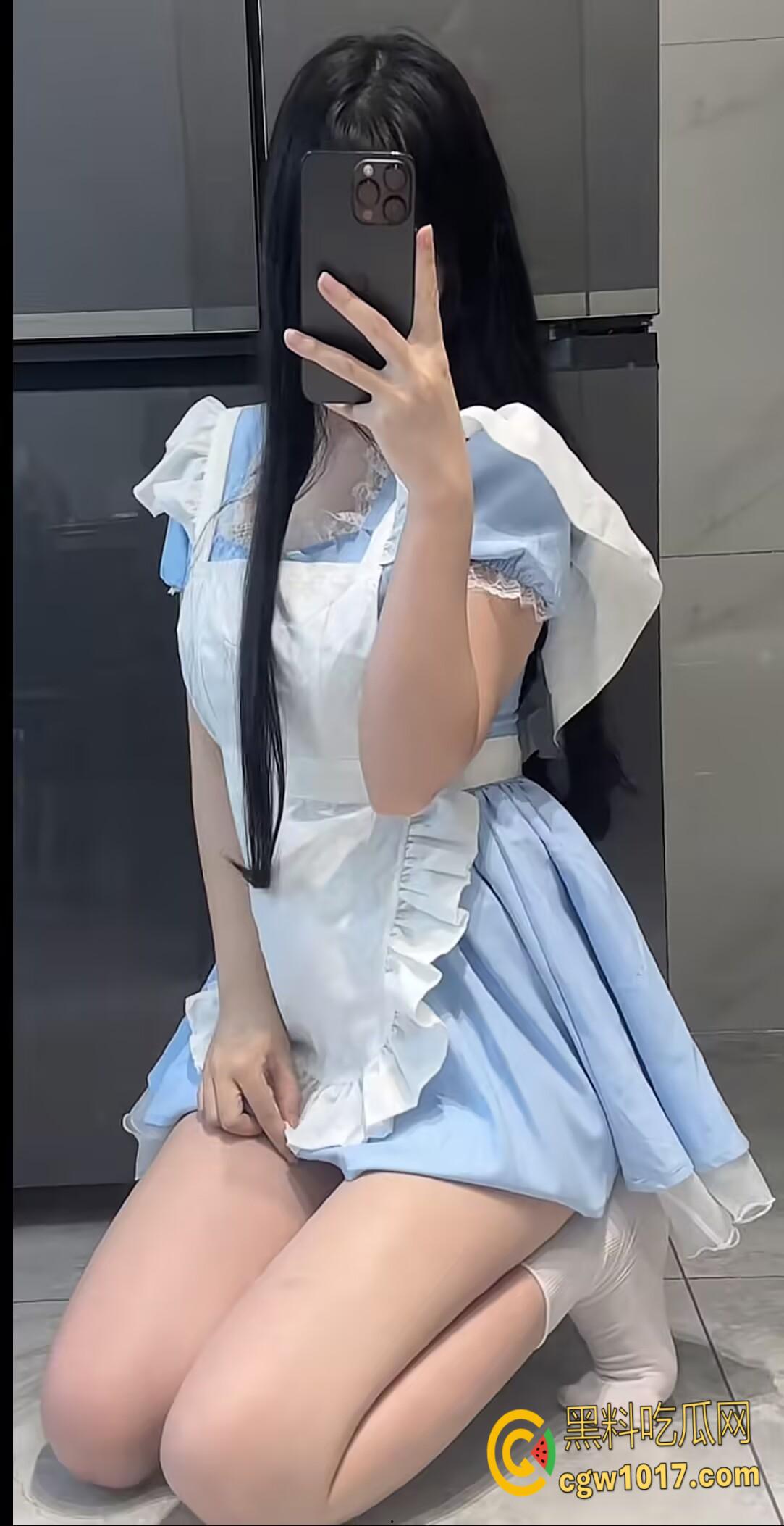 抖音网红【拒绝猪脚饭】，金主福利视频流出，掰逼道具骑乘自慰，喘息呻吟不断，假鸡吧真鸡巴来着不拒！  第3张