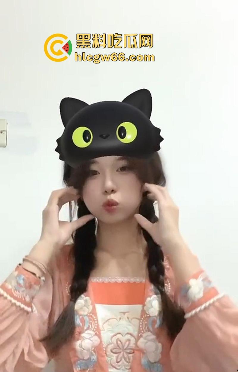 瓜友投稿 曝光自己的前女友【林慧慧】19岁双马尾少女被开发成淫荡母狗 穿古装跟男友视频自慰  第2张