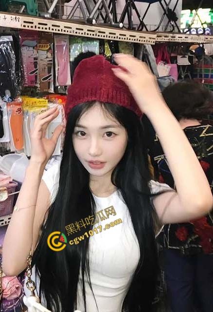 小别胜新婚，姐弟重逢，满满激情：姐姐热情如火，猛烈攻势让人难以招架，压力肥也挡不住子弹如雨下的狂野夜晚！  第2张