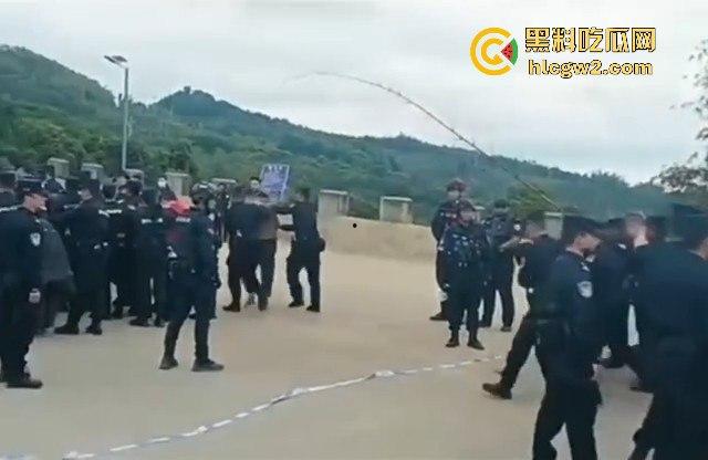 佤邦大动作当阳园区被一锅端  七百余人押解至永和口岸移交东大 场面堪比大片！ 第14张