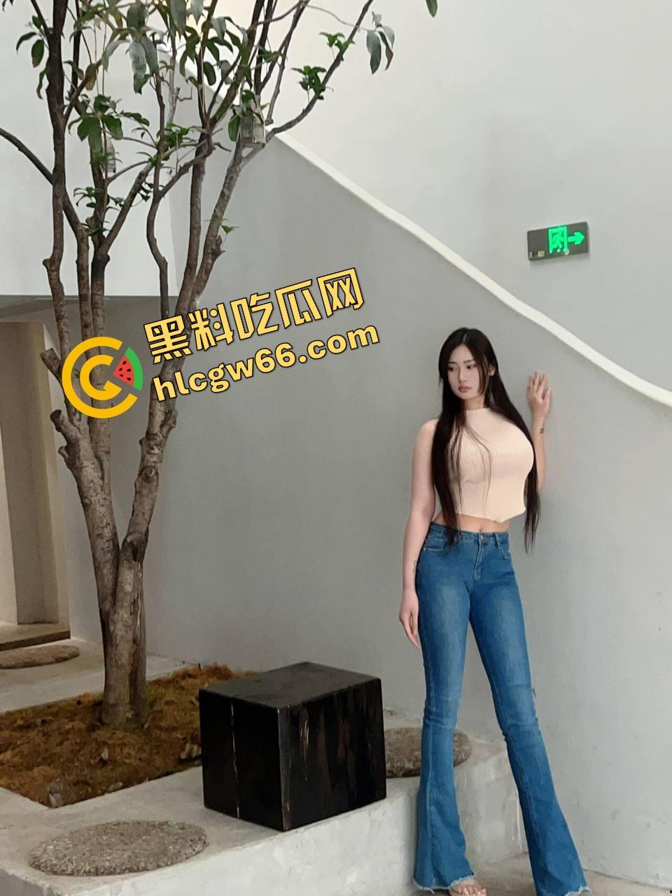 反差婊【小懒猫】嫩逼怼电动假屌墙上猛插喷水如枪，浪叫骚摆撩硬三小时，外卖哥撞见活春宫门不关！  第5张