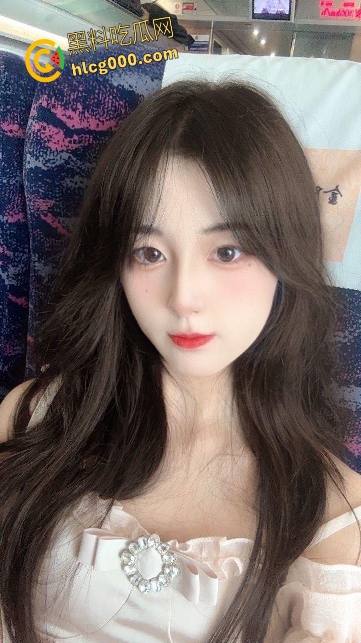 推特大神【SLEEPSBG】， 约炮JK学姐，阳台深情口交，看着诱人的黑丝高跟，无套直插白虎骚穴最深处！!  第3张