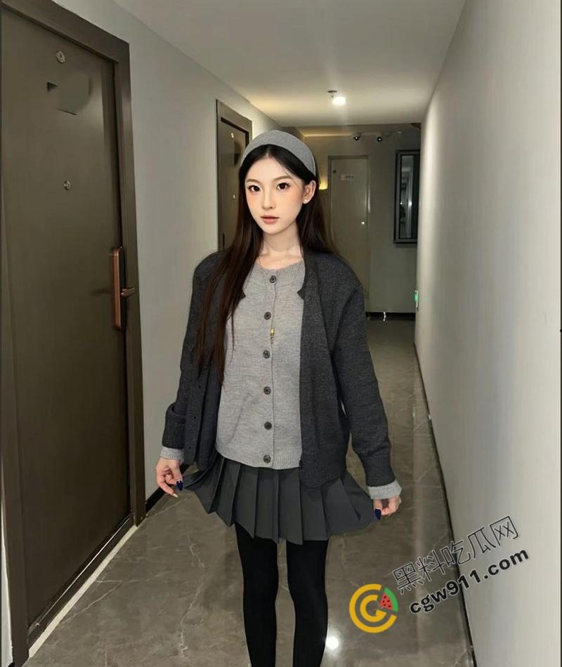 陕西科技职院【李娇】被男友滴蜡调教，后入爆操，白浆狂喷，热精满溢翘臀，淫贱至极！  第1张