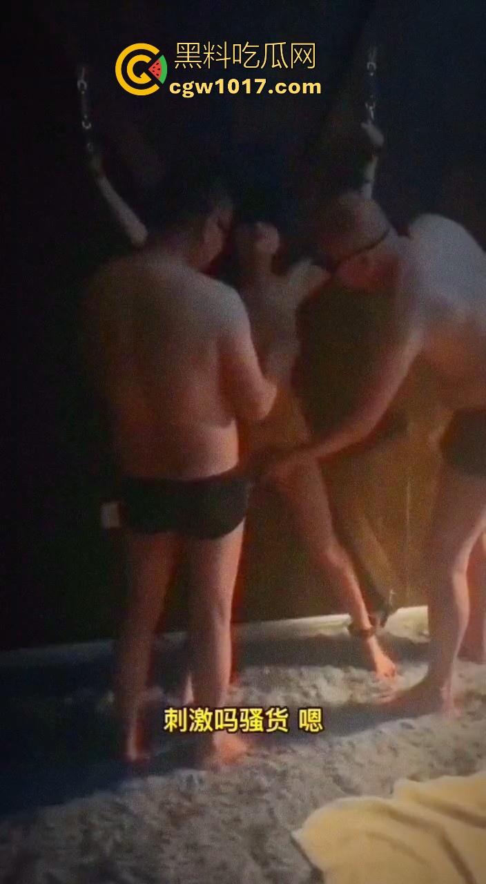 搞笑东北话调教母狗!3P群交两王战一后,好好的群交大片硬生生的给东北话搞破防了,刚硬的鸡巴瞬间软了下去! 第3张 搞笑东北话调教母狗!3P群交两王战一后,好好的群交大片硬生生的给东北话搞破防了,刚硬的鸡巴瞬间软了下去! 第3张