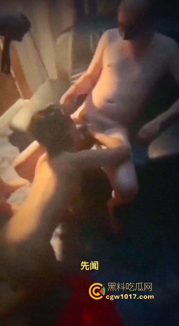 搞笑东北话调教母狗!3P群交两王战一后,好好的群交大片硬生生的给东北话搞破防了,刚硬的鸡巴瞬间软了下去! 第6张 搞笑东北话调教母狗!3P群交两王战一后,好好的群交大片硬生生的给东北话搞破防了,刚硬的鸡巴瞬间软了下去! 第6张