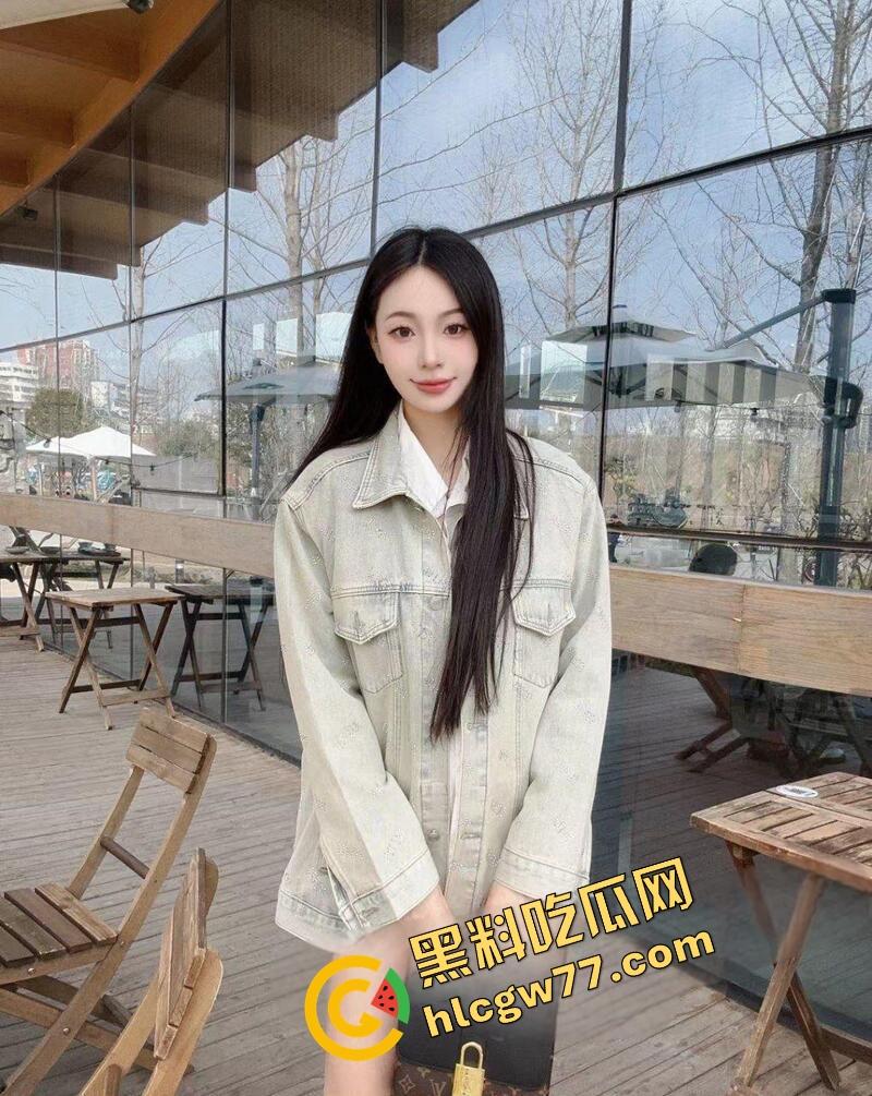 瓜友爆料3000块约操澳门极品外围黑丝长发女神，肤白如雪魔鬼身段嫩逼狂抽，cosplay骚装翘臀后入浪吟！  第1张