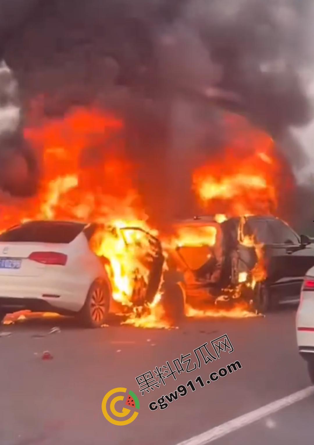 京哈G1高速车祸现场视频！两车追尾瞬间燃起烈焰，现场惨状挥之不去，令人心惊！  第5张