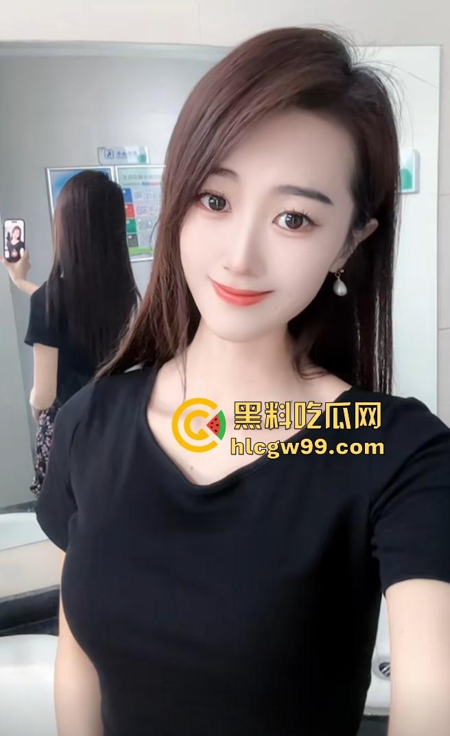 抖音主播『 小龙女』流量密码解锁，跳蛋一塞，骚逼水库瞬间泄洪，喷得满地湿哒哒，地表最强喷泉！  第3张