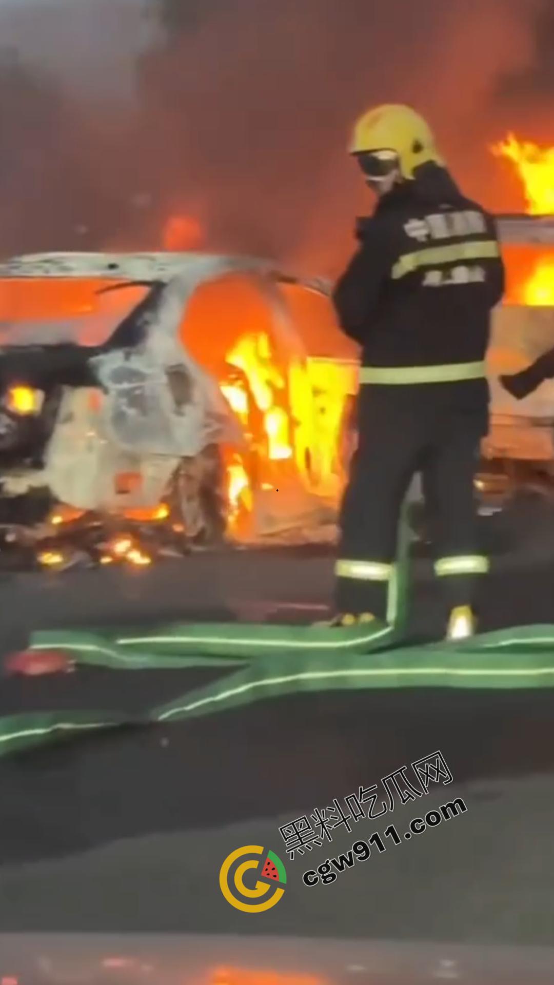 京哈G1高速车祸现场视频！两车追尾瞬间燃起烈焰，现场惨状挥之不去，令人心惊！  第9张