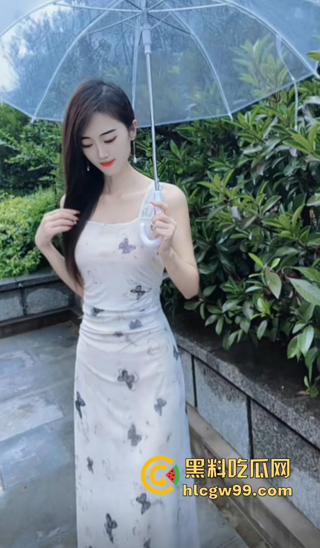 抖音主播『 小龙女』流量密码解锁，跳蛋一塞，骚逼水库瞬间泄洪，喷得满地湿哒哒，地表最强喷泉！  第6张