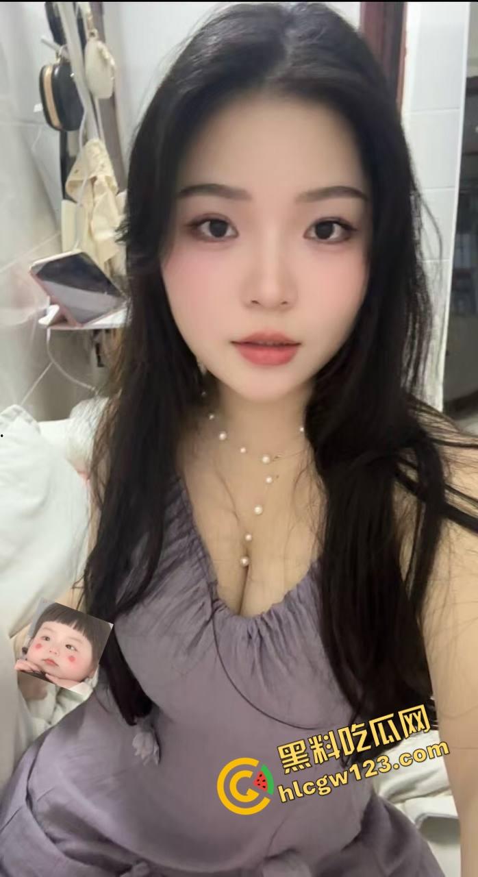 这主播真有绝活，胸能晃腿能劈嘴能含，一字马都能给你一秒五劈，我赌你们撑不过5分钟！  第1张