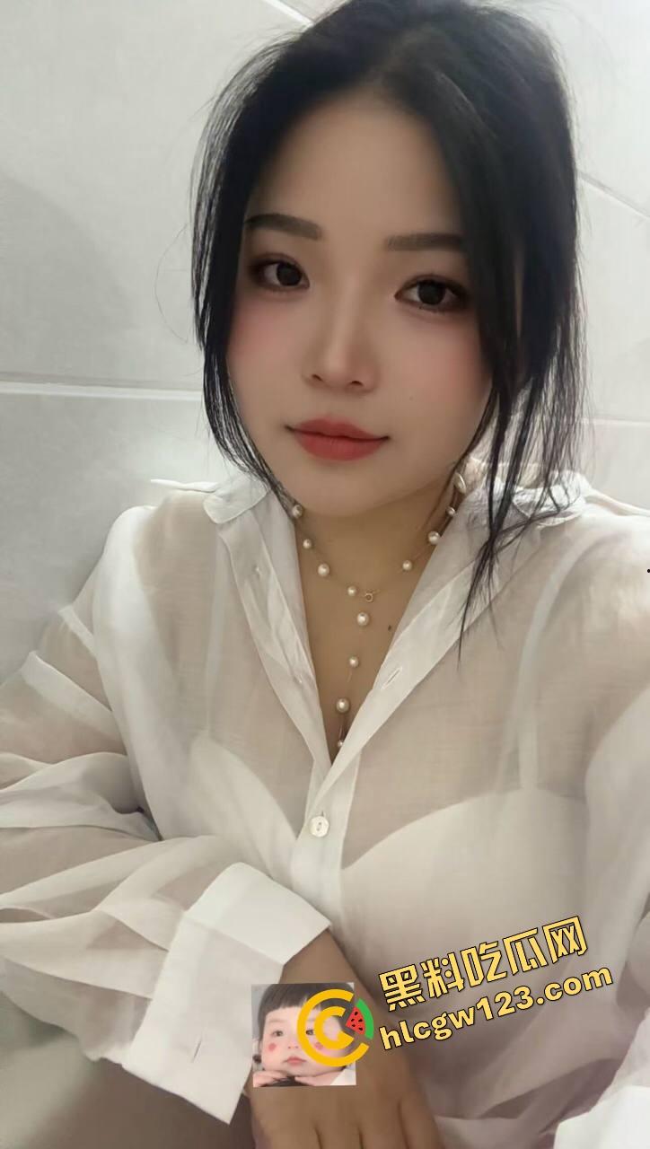 这主播真有绝活，胸能晃腿能劈嘴能含，一字马都能给你一秒五劈，我赌你们撑不过5分钟！  第2张