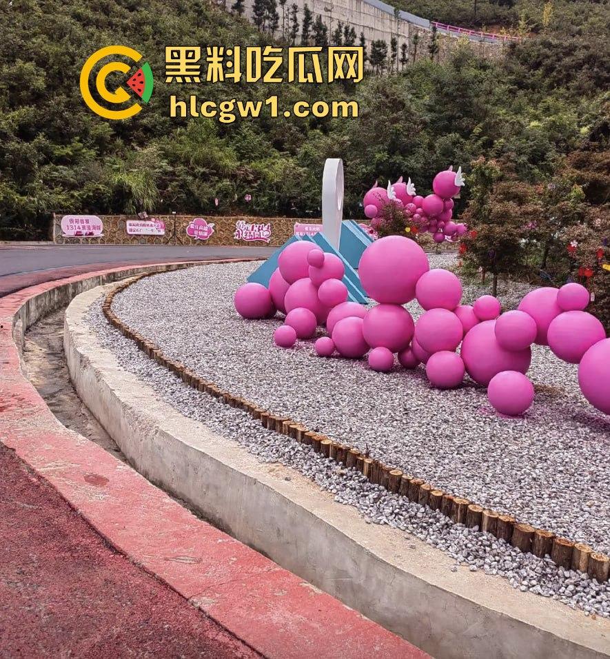 贵阳市骑龙村炸街摩托被村民用大粪封路！网红公路摩托压弯烧胎秀太吵，村民怒出奇招制止！  第7张