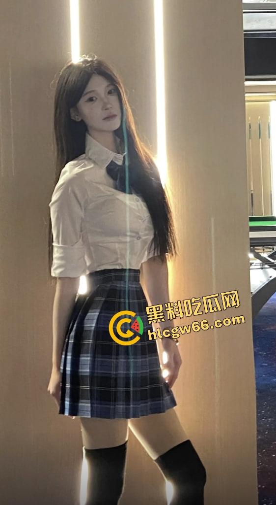 丽江台球厅点了一个月陪玩『幽幽』能打能舔还能骑，换着JK制服让你干，小逼润到像自带奶泡功能！  第3张