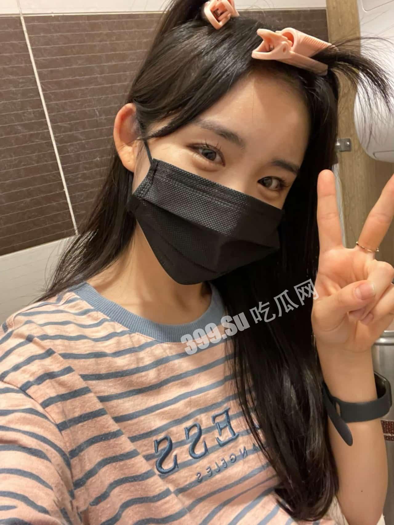 #韩国 高颜值小情侣啪啪自拍 #流出 小姐姐身材极品 给射一脸也没生气 还帮忙把屌上的舔干净 超贴心  第3张