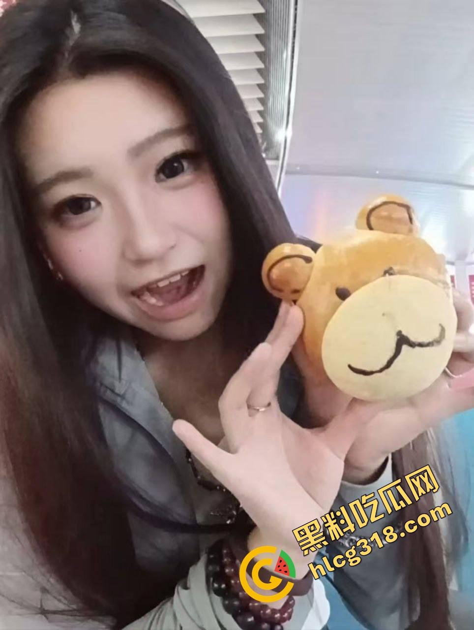 极品炮友太离谱,后入时边操边和闺蜜视频闲聊,还问你们都戴套吗?能不能射里面?骚话根本停不下来! 第3张 极品炮友太离谱,后入时边操边和闺蜜视频闲聊,还问你们都戴套吗?能不能射里面?骚话根本停不下来! 第3张