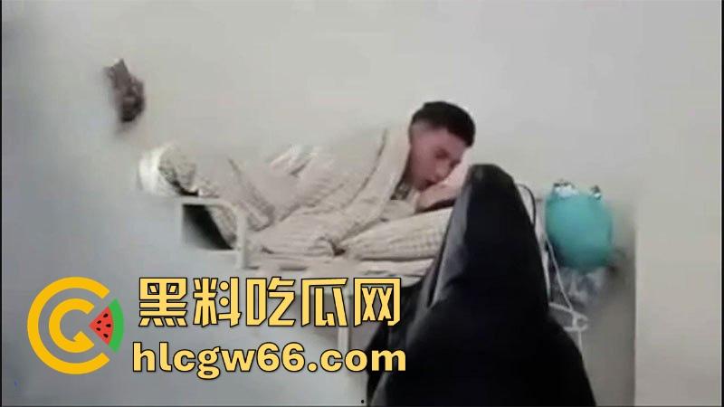 浙江嘉兴学院 骚男把女朋友带回宿舍 当众暴力抽插床架吱呀作响 被舍友偷拍全网疯传！  第3张