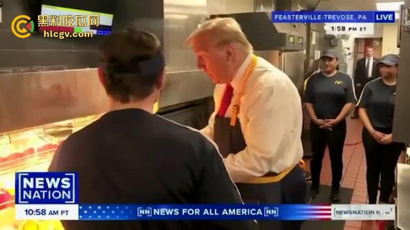 为大选造势 特朗普变身麦当劳打工仔炸薯条 一系列骚操作给哈里斯看懵了  第1张