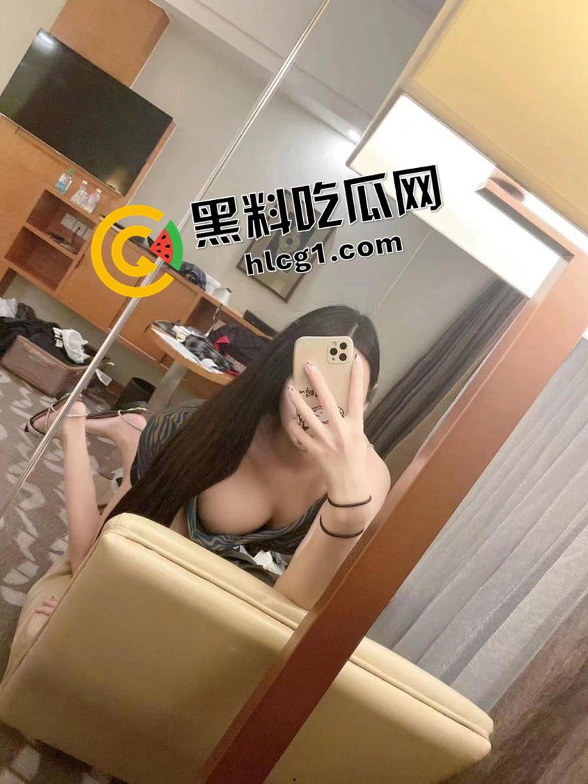 大学体育生约战一万二起步的男娘  被男娘摁在床上干到求饶 这种模样的男娘也不是不行 第3张