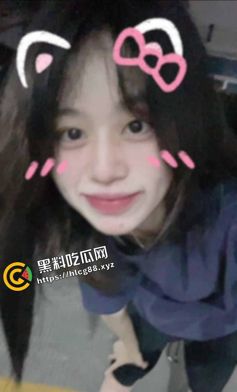 广东惠州电子厂清纯少女，下班了与18cm小混混在宿舍楼梯间刺激打飞机，涂满润滑油撸管！  第1张