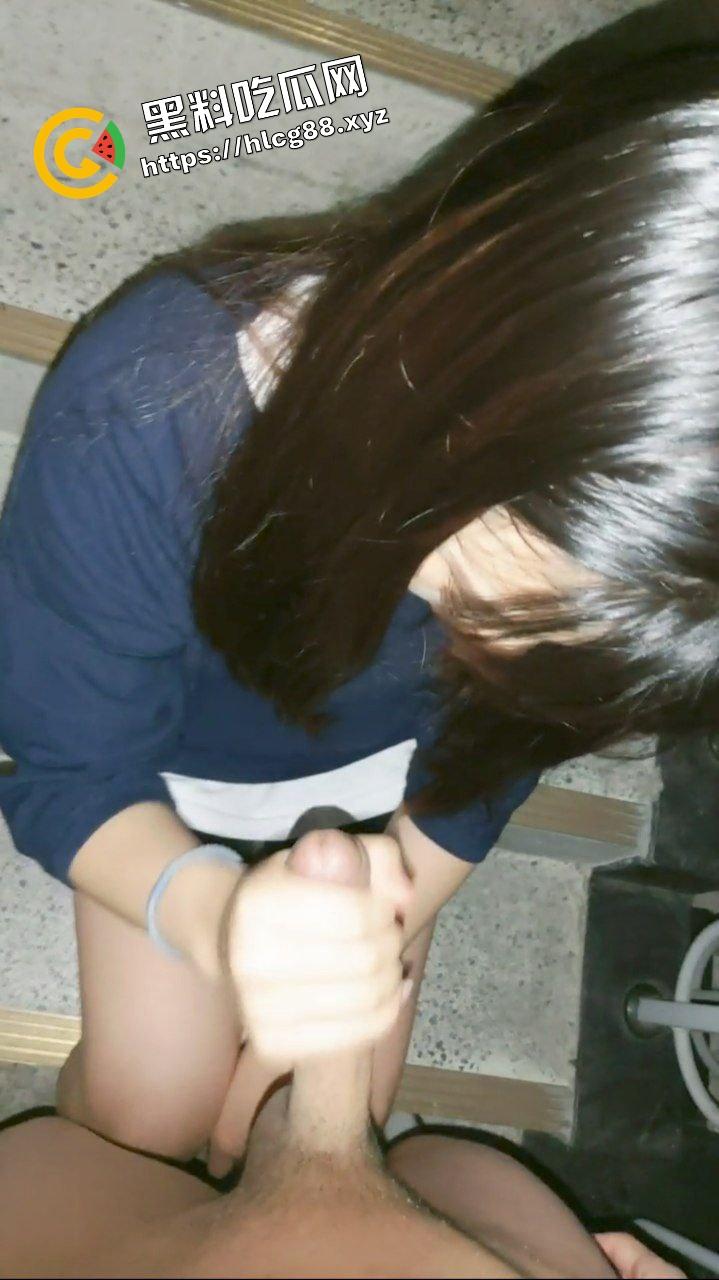 广东惠州电子厂清纯少女，下班了与18cm小混混在宿舍楼梯间刺激打飞机，涂满润滑油撸管！  第5张