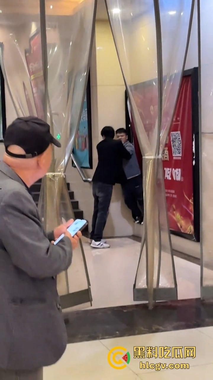 湖南怀化硬核抢女朋友!打赢了配偶权就归你,高矮搭配也能整出喜剧效果! 第3张 湖南怀化硬核抢女朋友!打赢了配偶权就归你,高矮搭配也能整出喜剧效果! 第3张