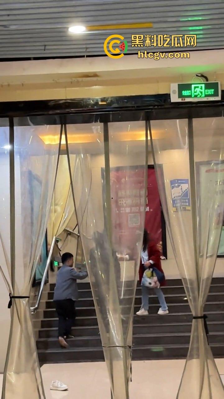 湖南怀化硬核抢女朋友!打赢了配偶权就归你,高矮搭配也能整出喜剧效果! 第4张 湖南怀化硬核抢女朋友!打赢了配偶权就归你,高矮搭配也能整出喜剧效果! 第4张