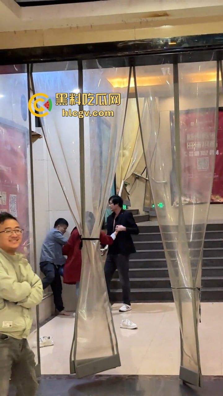 湖南怀化硬核抢女朋友!打赢了配偶权就归你,高矮搭配也能整出喜剧效果! 第5张 湖南怀化硬核抢女朋友!打赢了配偶权就归你,高矮搭配也能整出喜剧效果! 第5张