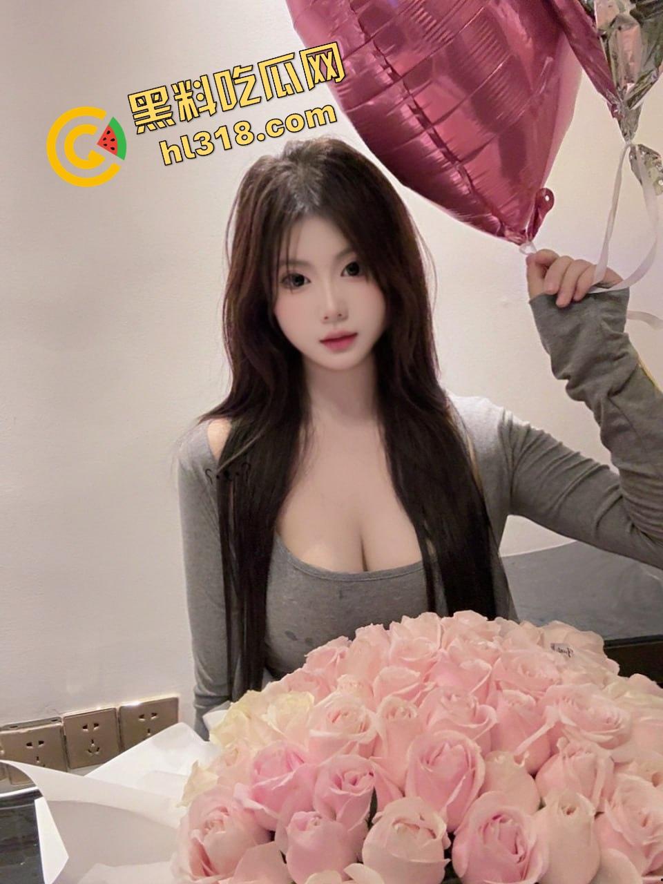 什么叫移动打炮？饥渴御姐车厢激战，一路搭讪一路摸，厕所偷情全程抓紧扶手，谁还在意终点是哪？  第2张