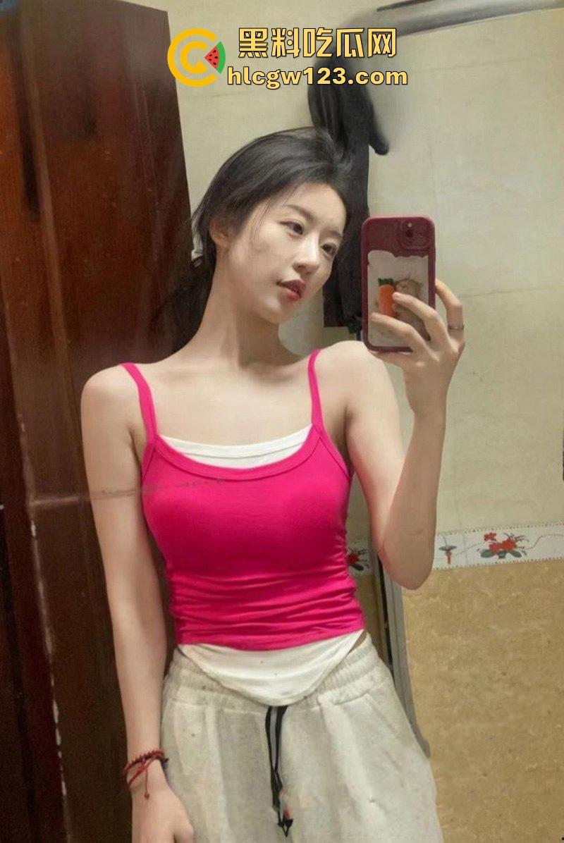 南京师范学院校花【刘微】性爱视频流出 绝美脸庞骚舞辣翻天 近距离掰逼展示对镜站立后入 这谁看了能顶得住啊！  第3张