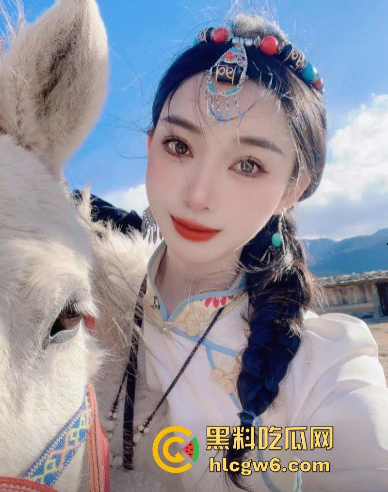 昆明抖音博主【femmefatale】线下私密视频曝光 极品身材颜值惊艳 榜一大哥疯狂后入干得白浆四溅！  第5张