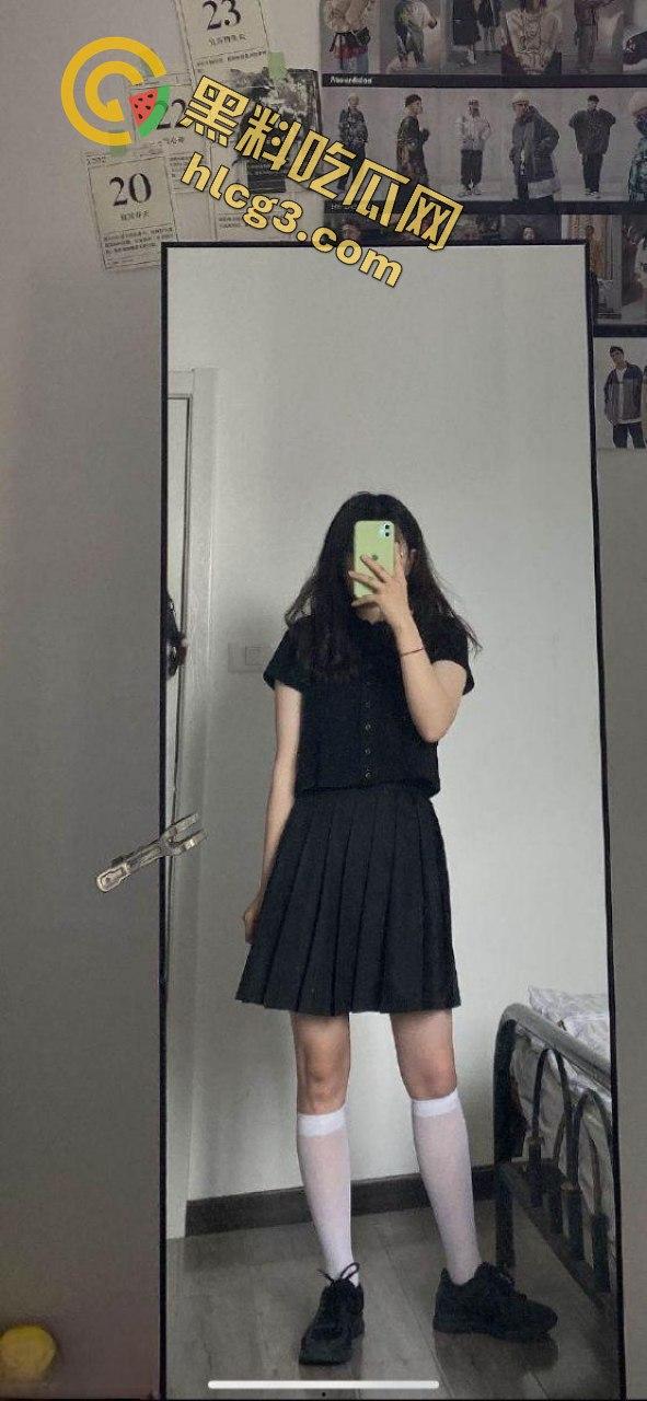 情侣自拍泄密！对镜自慰发给男朋友，男主鸡巴竟然有点短  第5张