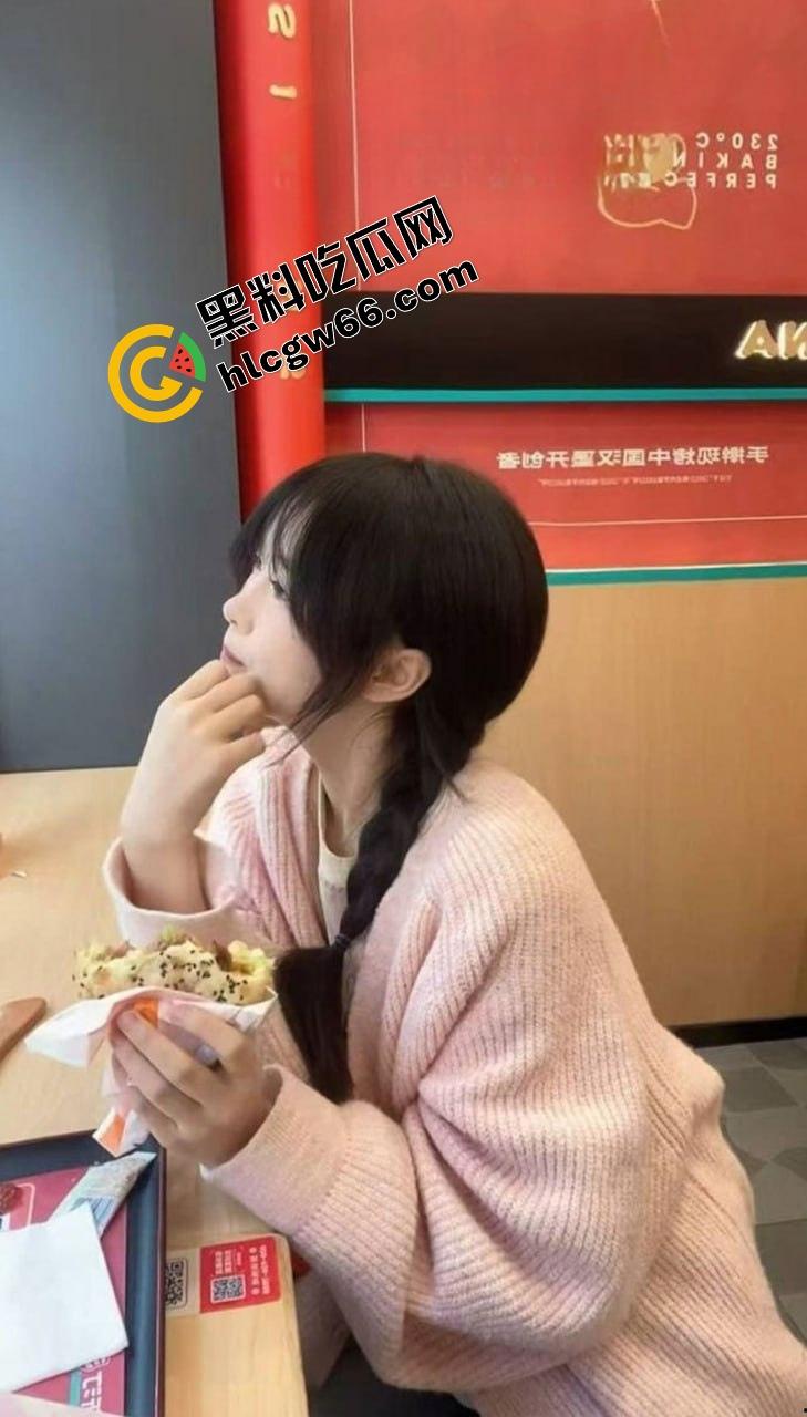 温医大骚货【潘晓蕾】私拍流出，洗澡露奶掰逼诱惑，被猛男后入干到哆嗦，床都干塌了！  第3张