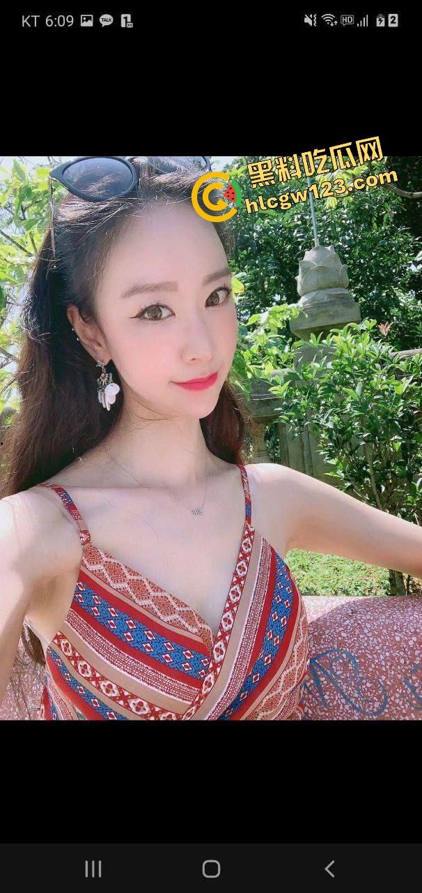 厦门航空极品空姐【赵雪】黑丝开档骑乘爆插，这逼值五星，被爆操到喊出航班号，制服没脱先脱内裤！  第1张