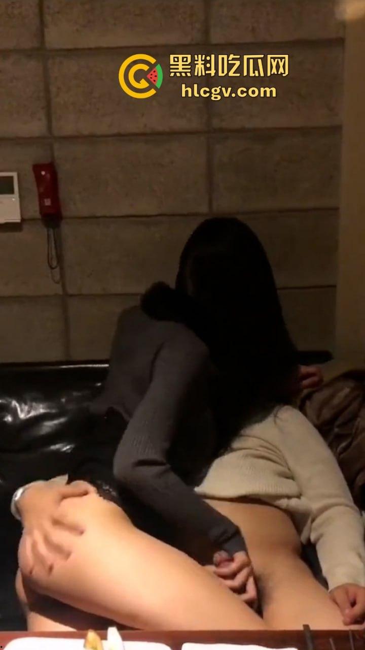 天津邮电学院醉酒情侣包间做爱被偷拍 口交抠穴上位骑乘 淫叫声隔壁都听到了  第4张