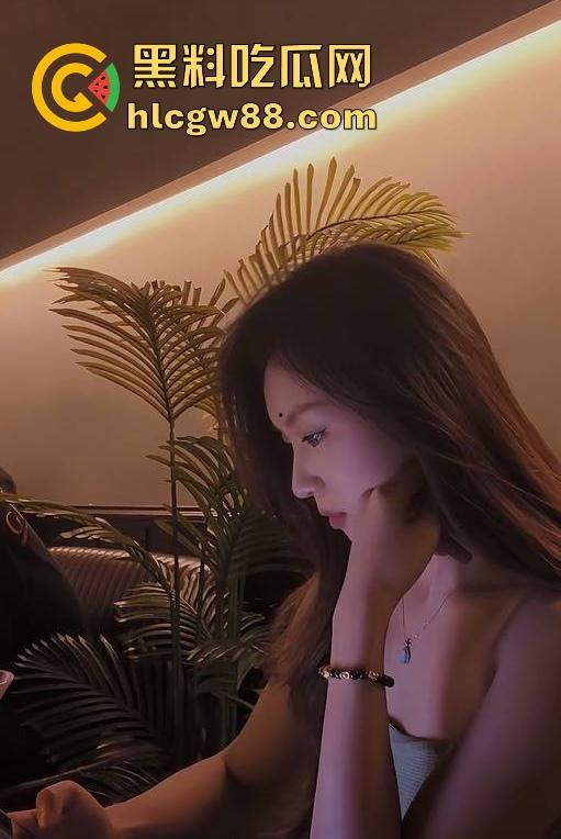 抖音高颜值健身网红【幸福的女人】约炮视频曝光，黑丝开档裤配上丰乳巨臀 诱惑十足！  第7张