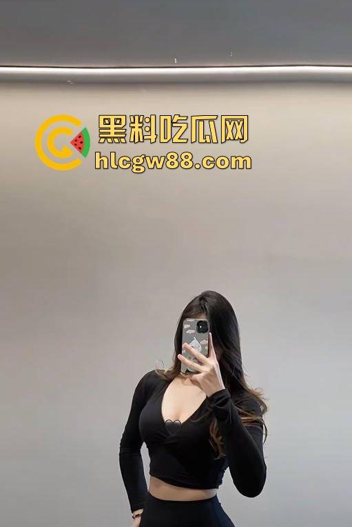 抖音高颜值健身网红【幸福的女人】约炮视频曝光，黑丝开档裤配上丰乳巨臀 诱惑十足！  第9张