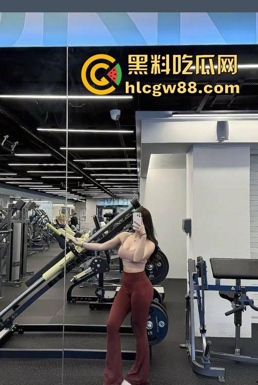 抖音高颜值健身网红【幸福的女人】约炮视频曝光，黑丝开档裤配上丰乳巨臀 诱惑十足！  第12张