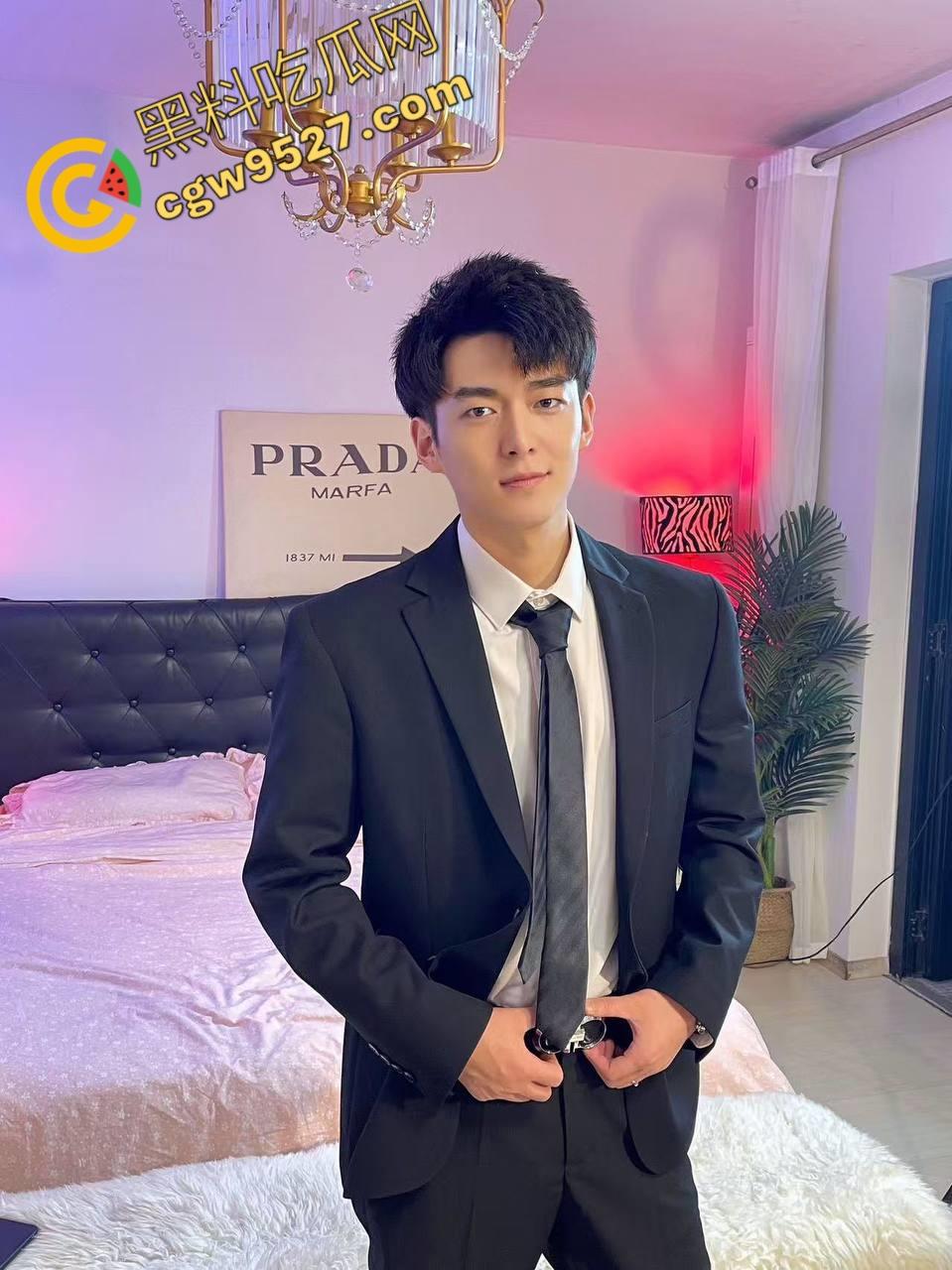 北京GAY圈大佬威哥遭主人调教，夹着精液办婚礼，婚后下药将老婆迷晕送给主人无套内射，这操作颠覆你的三观  第1张